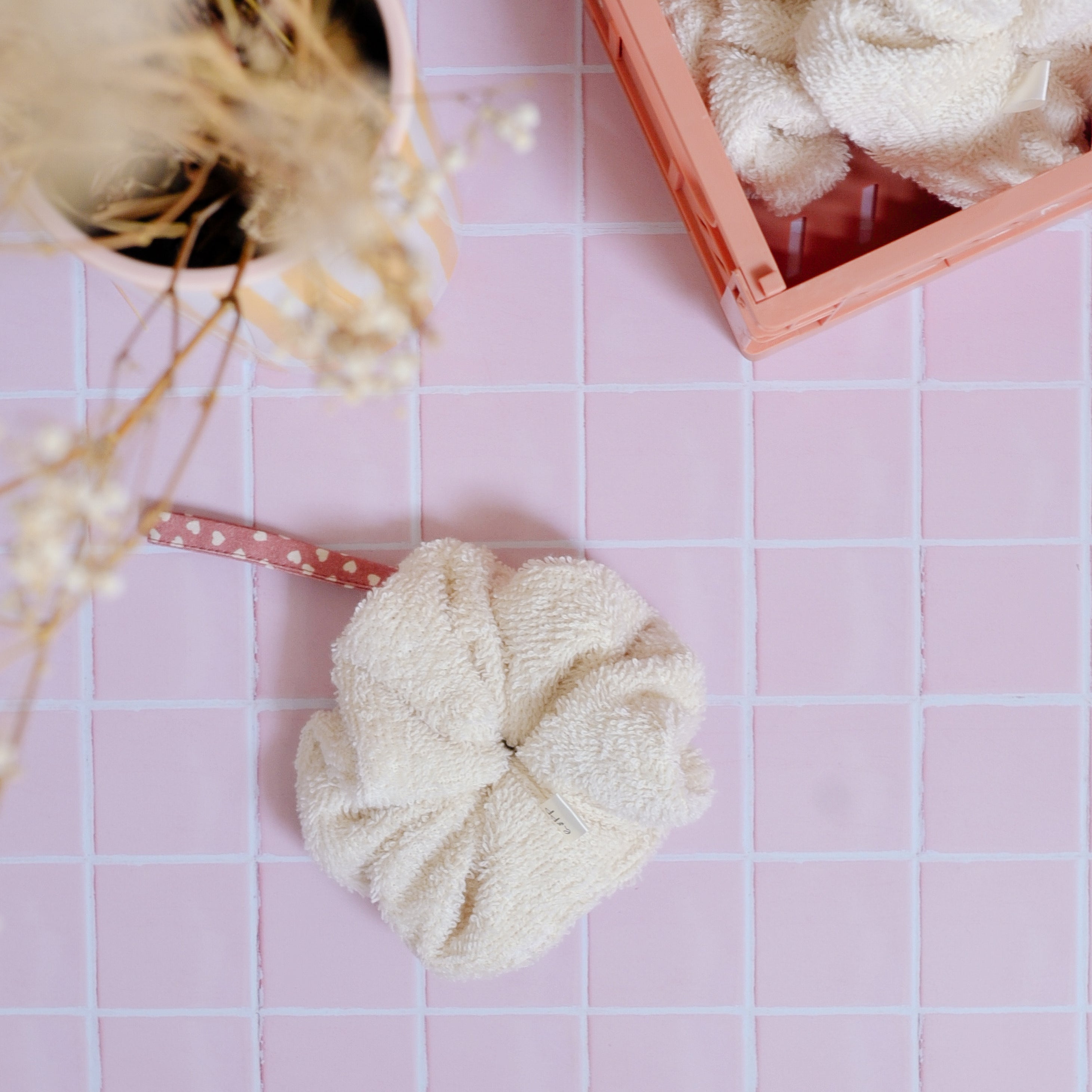 Fleur de douche Lili – éponge coton bio écru/coeurs