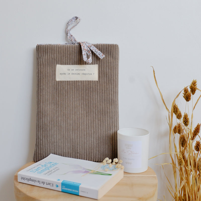 Pochette à livre Ela - Velours côtelé taupe et imprimé fleuri Lila
