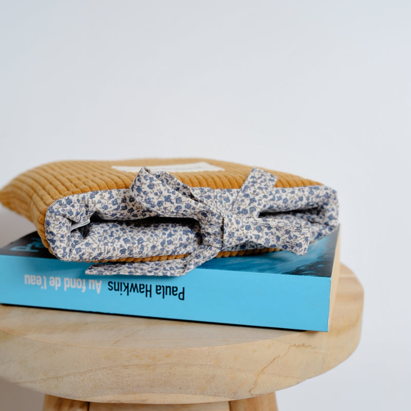 Pochette à livre Ela - Velours côtelé Camel et imprimé Milie